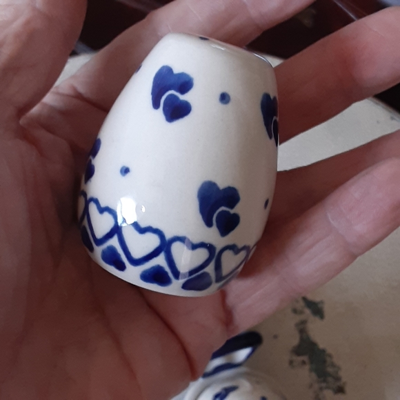 Hand Made Polish Three PC Salt & Pepper Signed and Numbered Heart to Heart - Picture 5 of 6